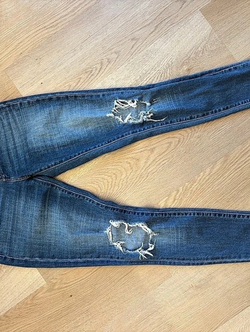 Levi’s 721 Distressed Skinny Jeans size 26